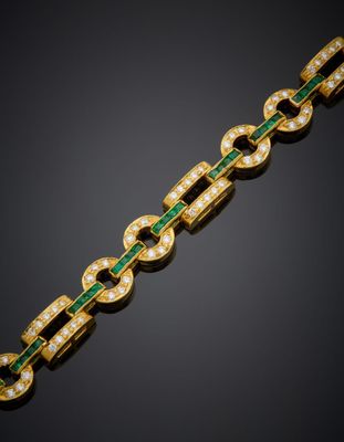 un bracelet en émeraudes et diamants, signé Cartier