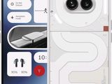 un gros plan d'un téléphone blanc équipé d'un appareil photo