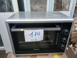 un four grille-pain posé sur un carton