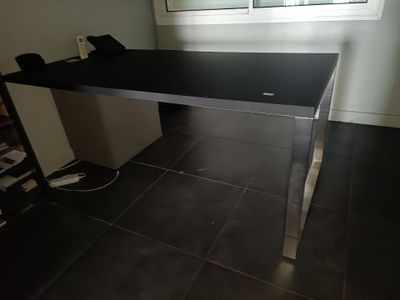 VENDU SUR DESIGNATION. 4 bureaux mélaminés dont avec piéteme…