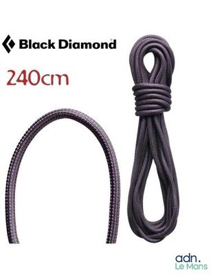 un gros plan sur une corde arborant un logo en forme de losange noir