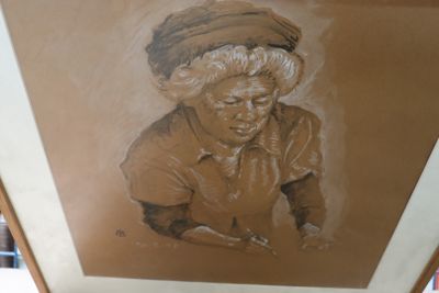 tableau représentant une femme coiffée d'un chapeau, assise devant une fenêtre