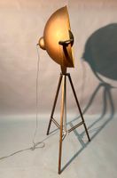 *Lampadaire en métal peint couleur bronze, sur trépied déplo… (photo 3)