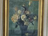 un tableau de fleurs dans un vase sur le mur