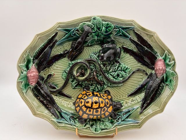 École de TOURS, dans le goût d'Avisseau, début XXe siècle. Plat o...