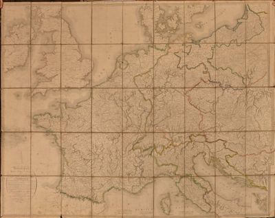 une vieille carte de l'Europe accrochée sur un mur carrelé dans une pièce