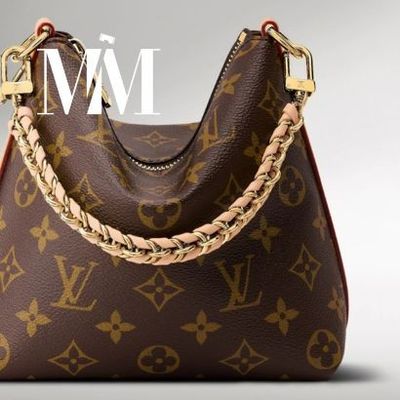 un sac Louis Vuitton muni d'une chaîne dorée au niveau de la poignée