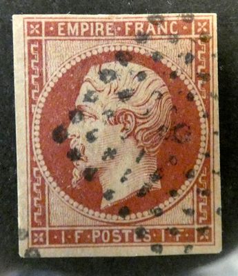 un gros plan d'un timbre sur lequel figure le visage d'une femme