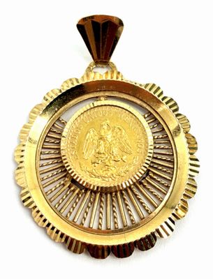 une image représentant une médaille d'or avec un médaillon au centre