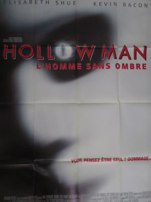 L'affiche du film *Hollow Woman* est présentée en noir et blanc.