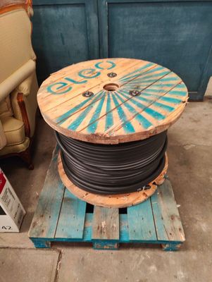 a spool on a pallet with a blue and white stripe