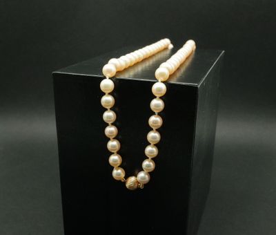 Collier composé de 52 perles de culture de diamètre 7.5 mm