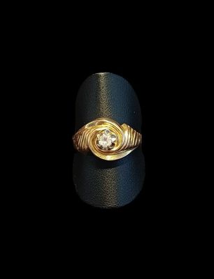 Bague en or jaune 18k (AC) de forme asymétrique sertissant e… - Photo 1