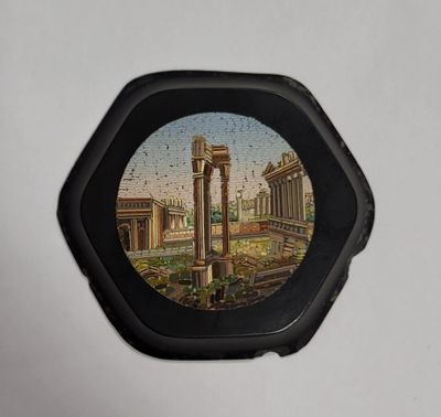 une photo d'une photo d'un bâtiment sur la photo