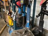 a picture of a machine that is sitting in a garage