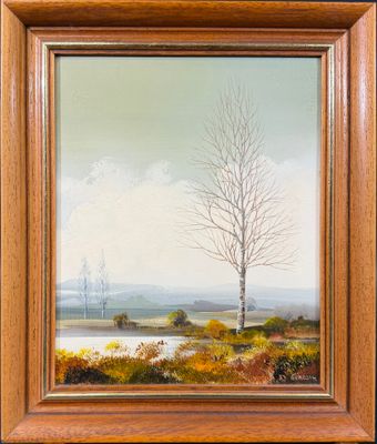 un tableau représentant un arbre dans un champ, avec un lac en arrière-plan