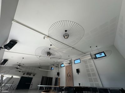 a room with a lot of tables and chairs in it