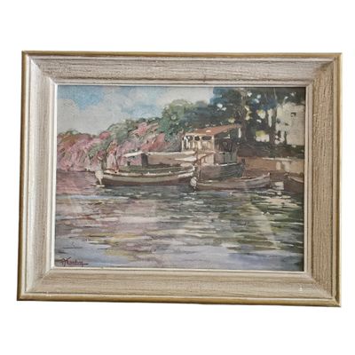 un tableau représentant un bateau sur l'eau, avec une maison en arrière-plan