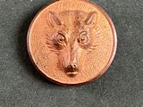 une image représentant une pièce de monnaie sur laquelle figure un loup