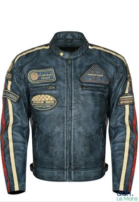 une veste en cuir bleue avec des patchs sur les manches