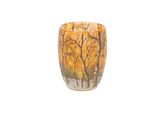 une image représentant un vase en verre sur lequel sont peints des arbres