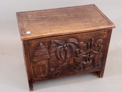 COTE D'IVOIRE, Ville de Daola, vers 1967, Coffre en bois scu…