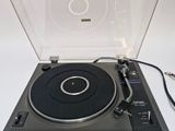 une image représentant une platine sur laquelle est fixé un lecteur de disques