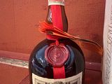 une bouteille de vin scellée à la cire