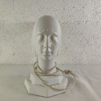 Lampe buste en céramique représentant une femme de profil (photo 4)