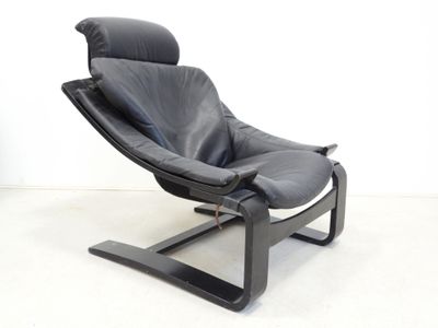 black leather lounge chair with a black leather seat and foot rest