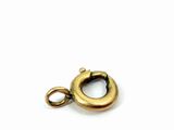 une image représentant une bague en métal plaqué or munie d'un fermoir