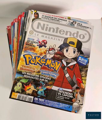 une pile de couvertures de magazines Nintendo posée sur une table