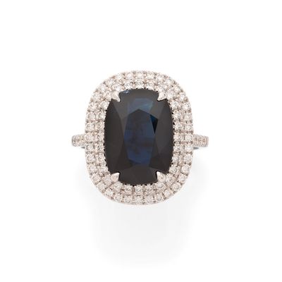 une bague en saphir et diamant