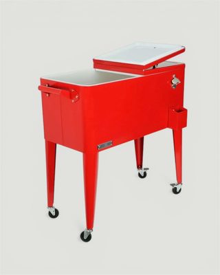 Une glacière à roulettes rétro AXI Colorred.