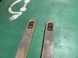a pair of skis that are sitting on the ground