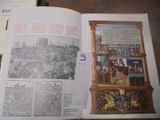 un livre ouvert dans lequel figure l'image d'une ville