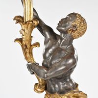 Porte-torchère en bois doré argenté et laqué à décor d'un Ma… (photo 5)