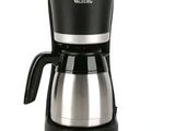 gros plan d'une cafetière sur fond blanc