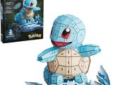 un gros plan sur une figurine de tortue, avec une boîte en arrière-plan