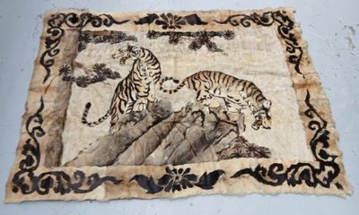 a picture of a piece of cloth with a tiger on it
