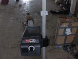 une photo d'un garage dans lequel se trouve une machine
