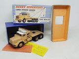 une boîte contenant un camion jouet et une boîte contenant une carte