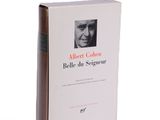 la couverture d'un livre sur laquelle figure le visage d'un homme