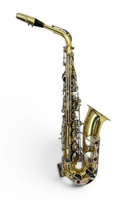 un saxophone doré avec une poignée noire sur fond blanc