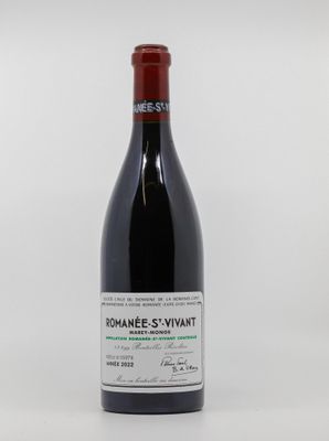 la bouteille de vin rouge est posée sur la table