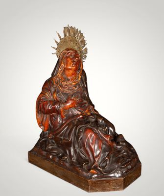 an image of a statue of a woman with a crown on her head