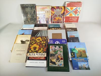 beaucoup de livres sur la table