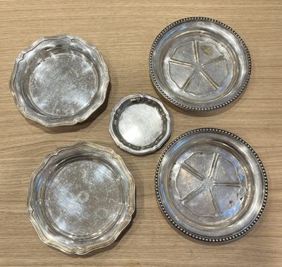 Lot comprenant une paire de dessous de bouteille modèle à fi…