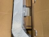 une boîte en carton contenant un objet blanc