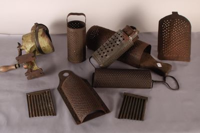 [ ALIMENTAIRE ] Ensemble de râpes à pomme de terre et fromag… - Photo 1